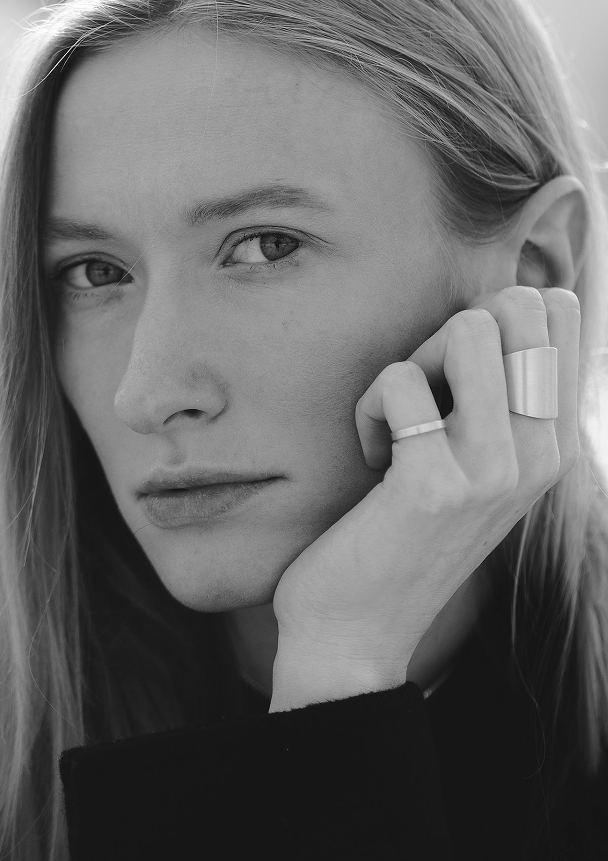 Contemporary silver tube ring styled on woman, large brushed matte ring, handmade bold statement jewelry in Berlin