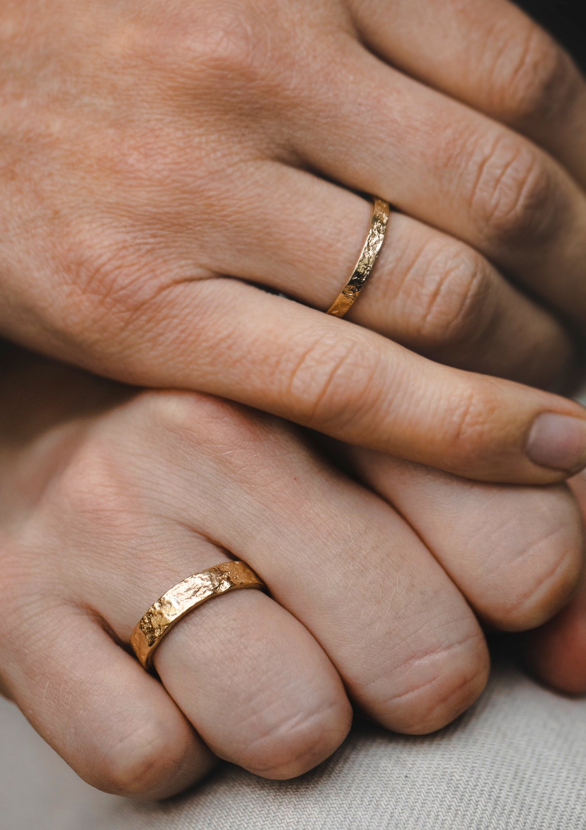 Textured wedding rings in 14K yellow gold, handmade in Berlin with natural matte finish
