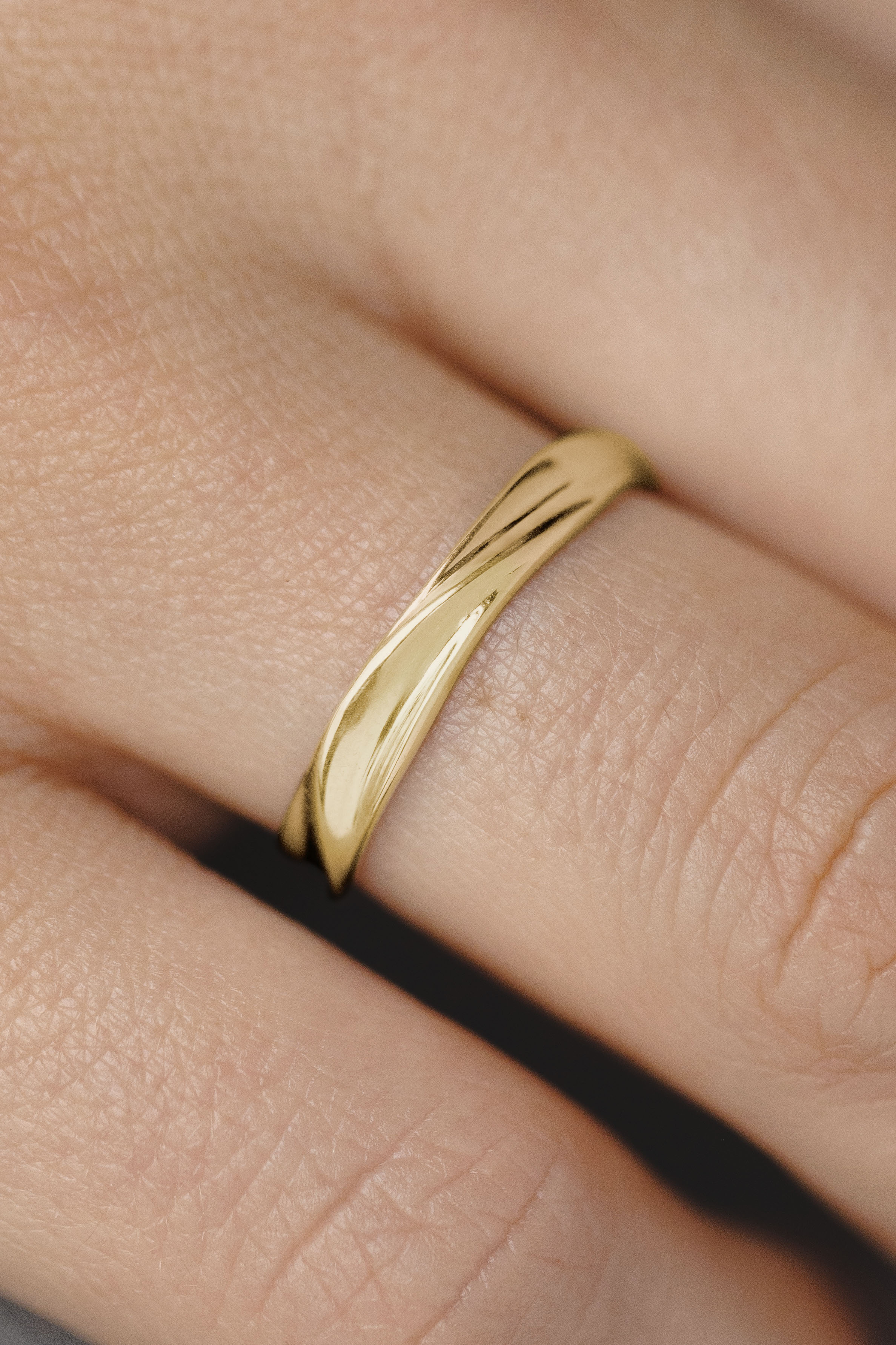 Echo Women’s Ring in solid yellow gold