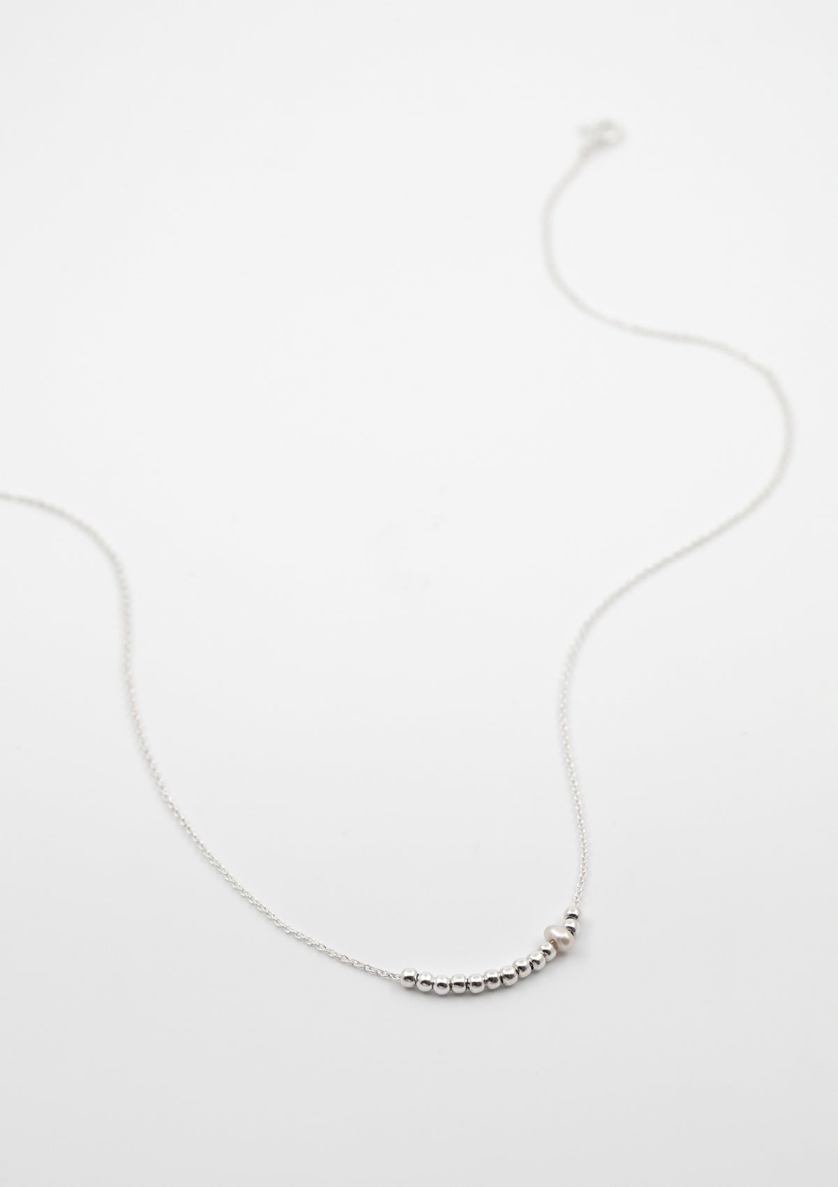 Single pearl choker