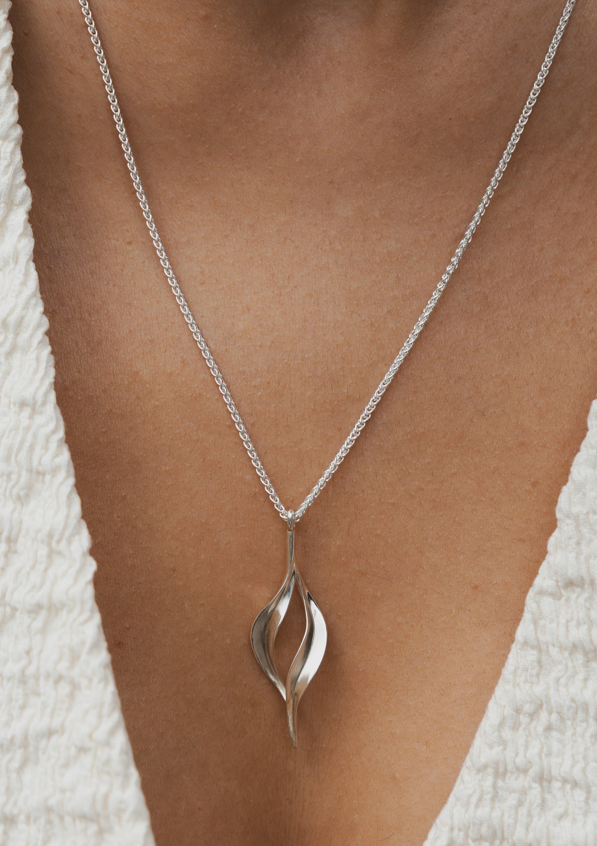 Large thalia necklace — на теле