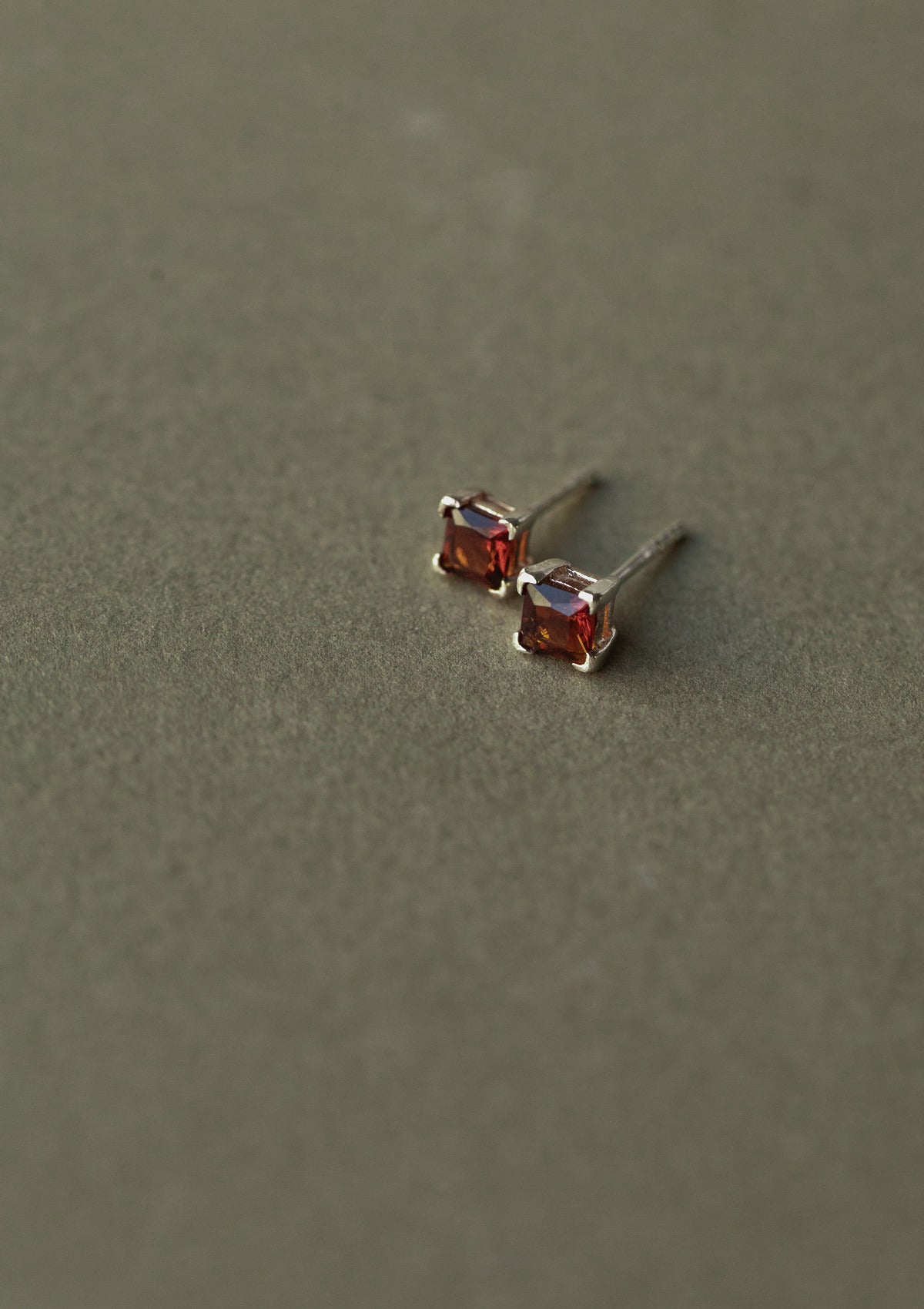 Brown orange zirconia studs — зелёный фон