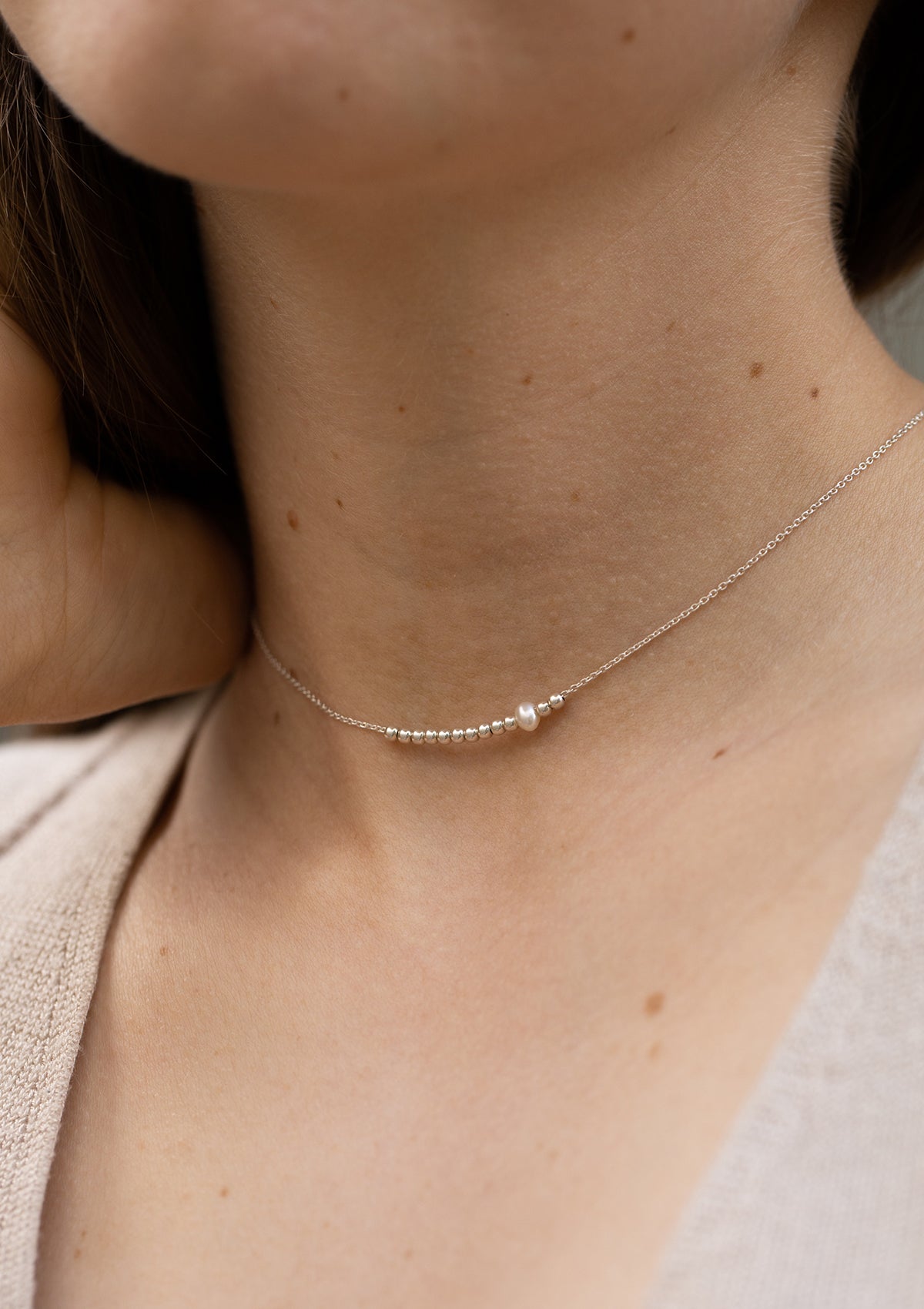 Single pearl choker