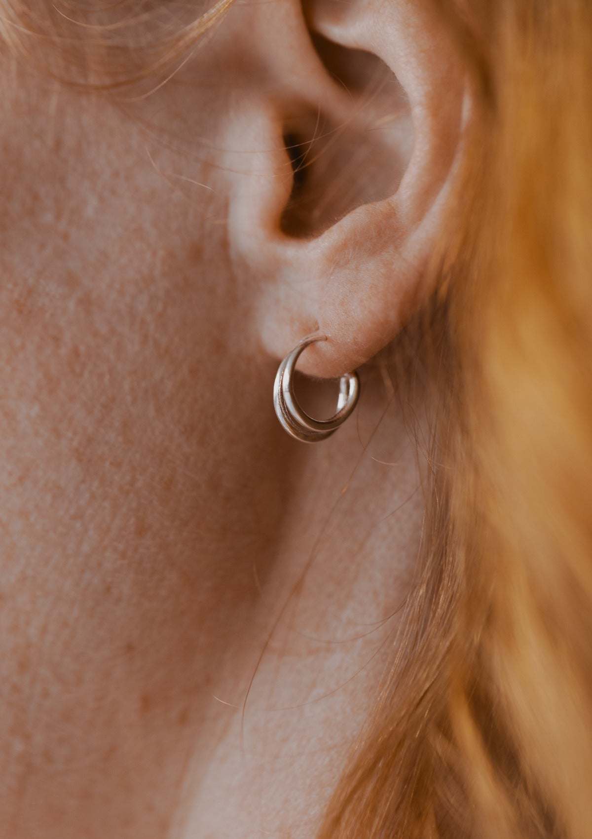 Double hoop stud earrings — на теле