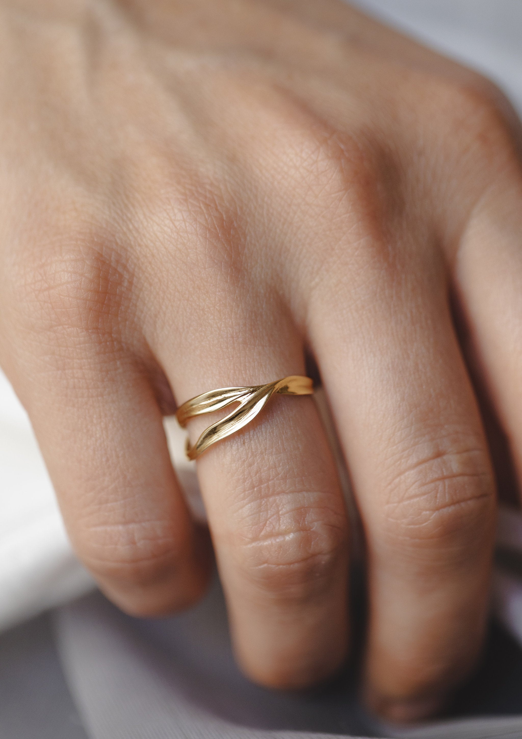 Chloe ring in solid gold