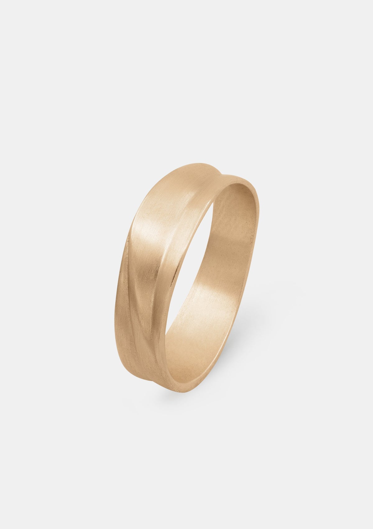 Echo Men’s Ring – Wavy in solid yellow gold