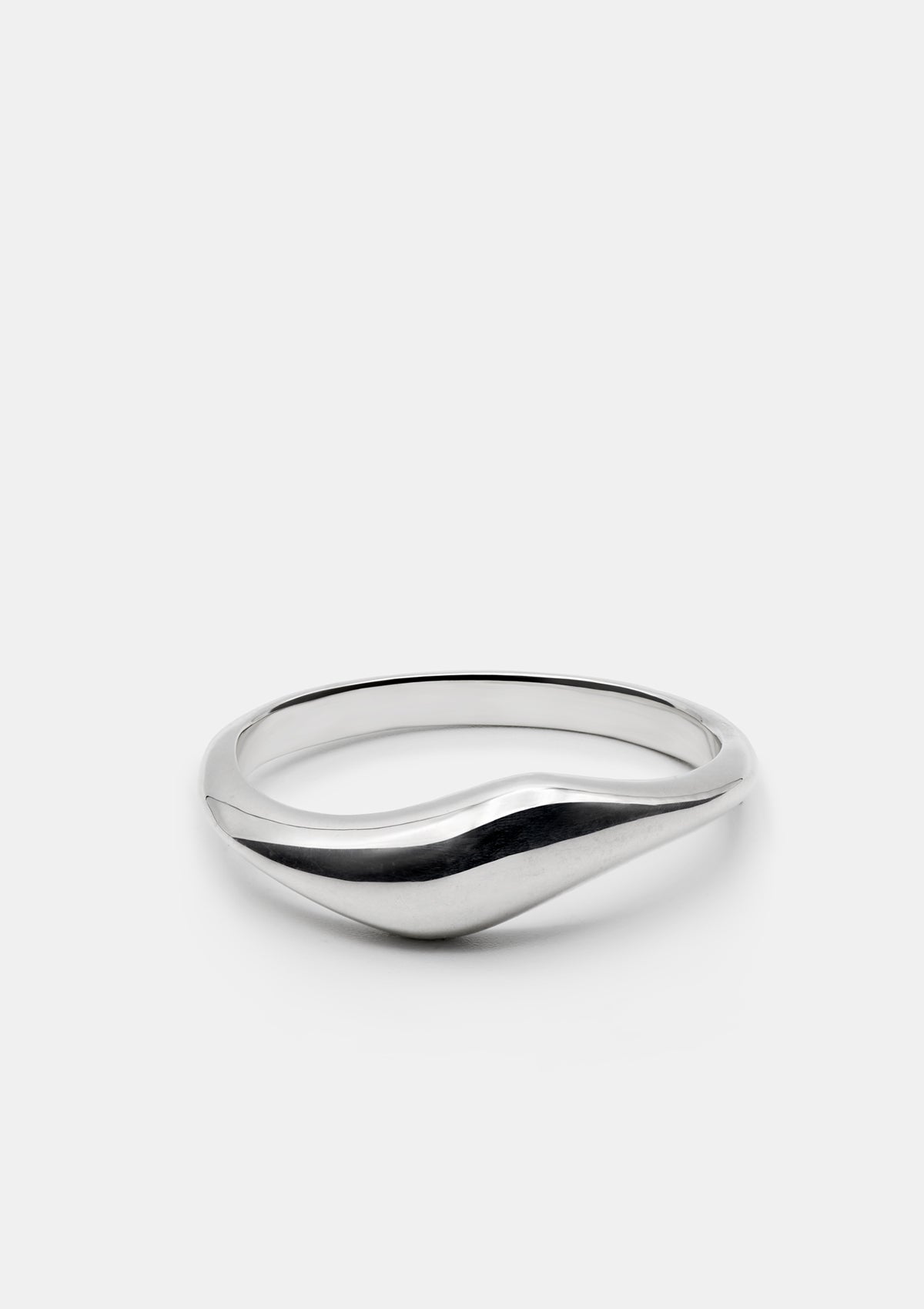 Sleek sterling silver Gal ring with soft curvature, minimalist packshot