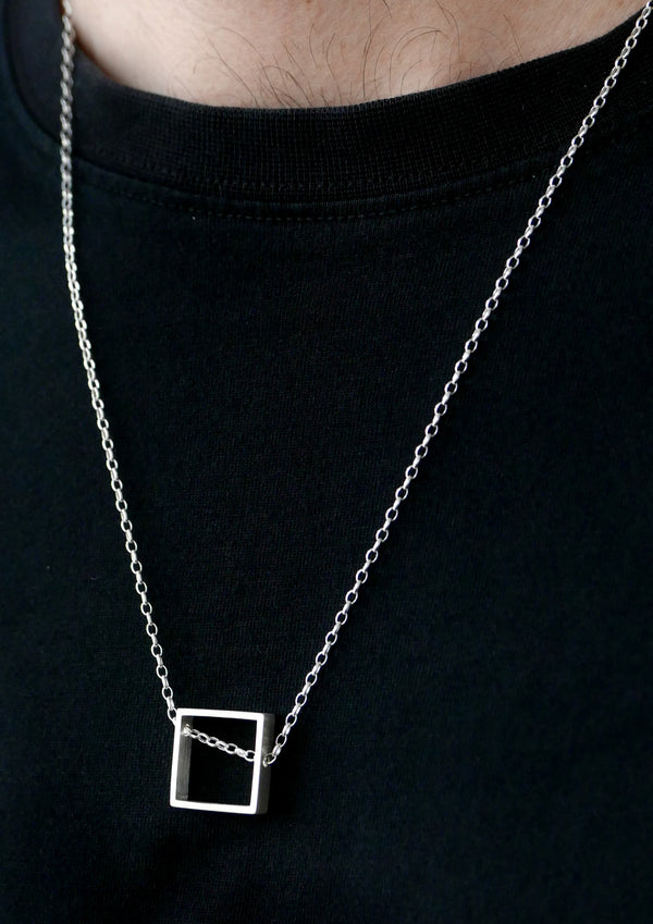 Asymmetrische quadratische Halskette