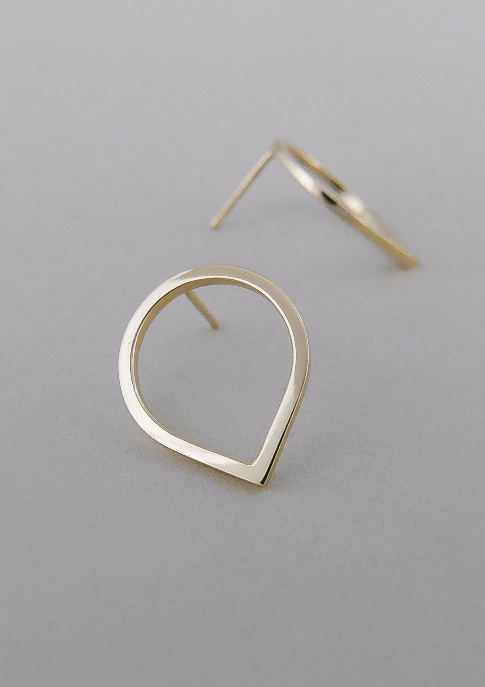 14K goldene Tropfenohrringe