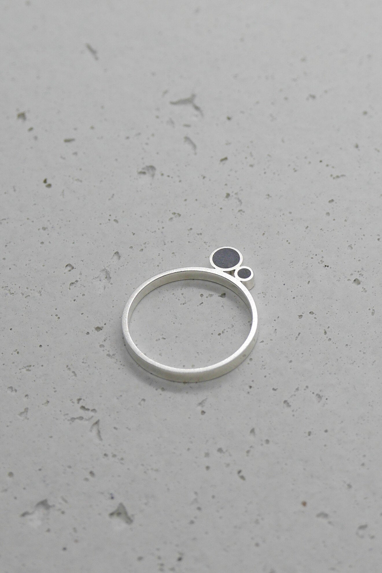 Concrete two circles ring