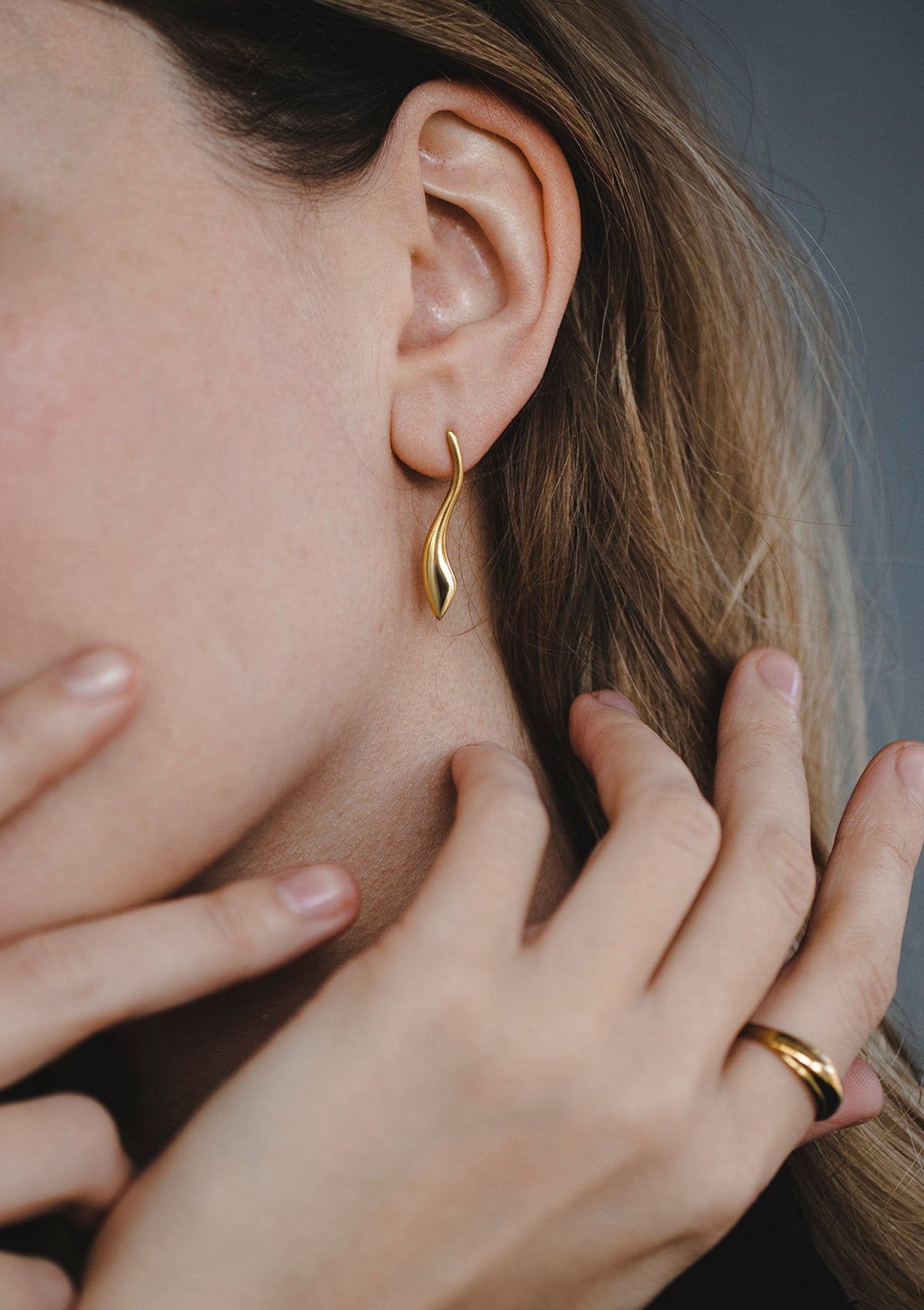 Eva earrings in gold