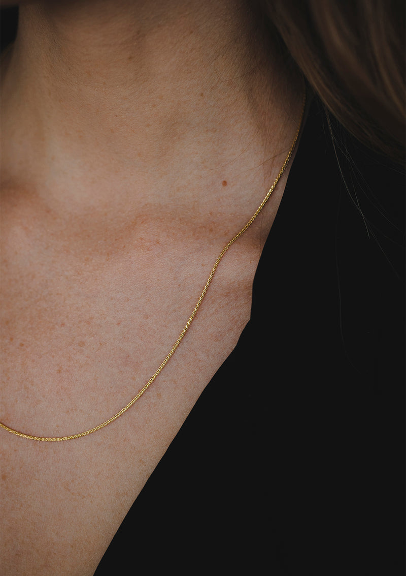 Sena plain gold necklace