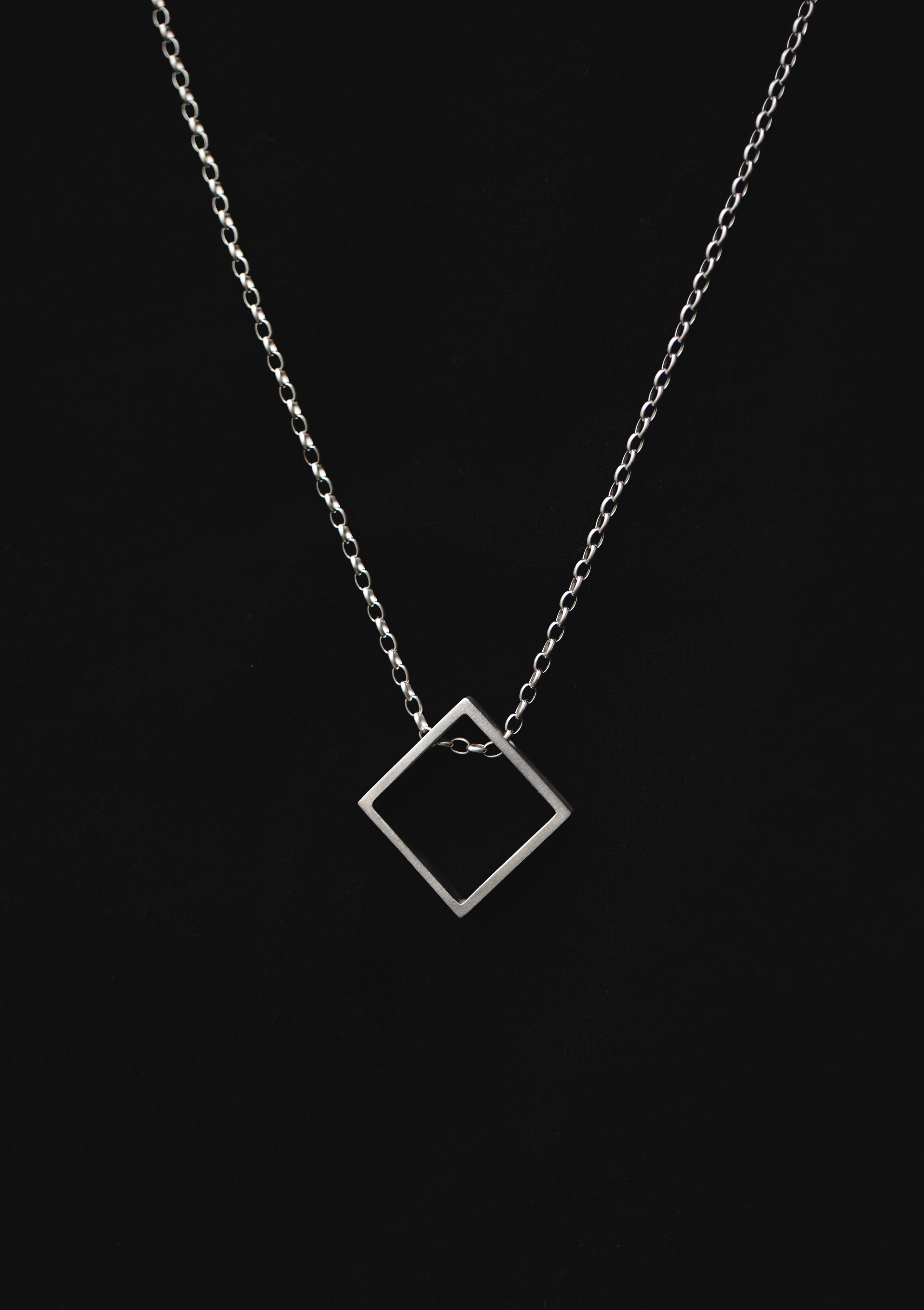 Small rhombus necklace