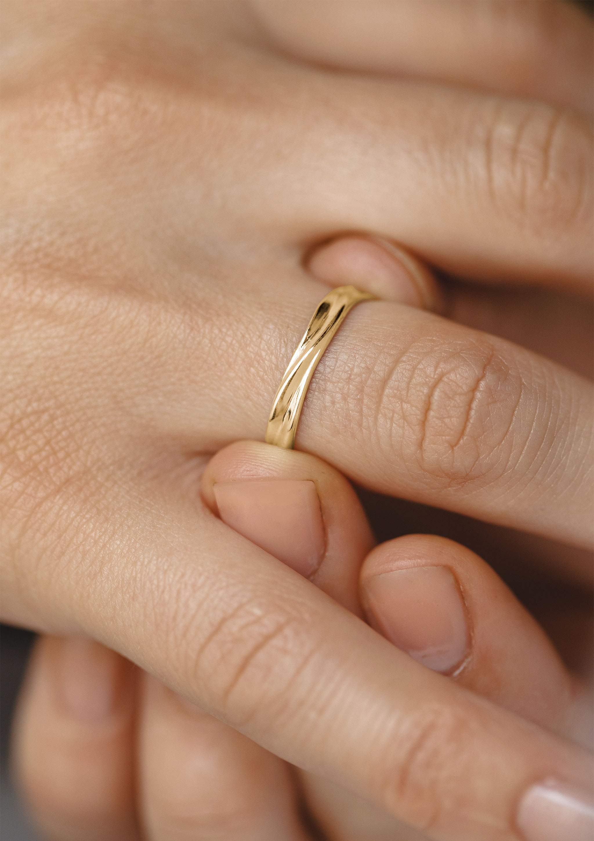 Echo Women’s Ring in solid yellow gold