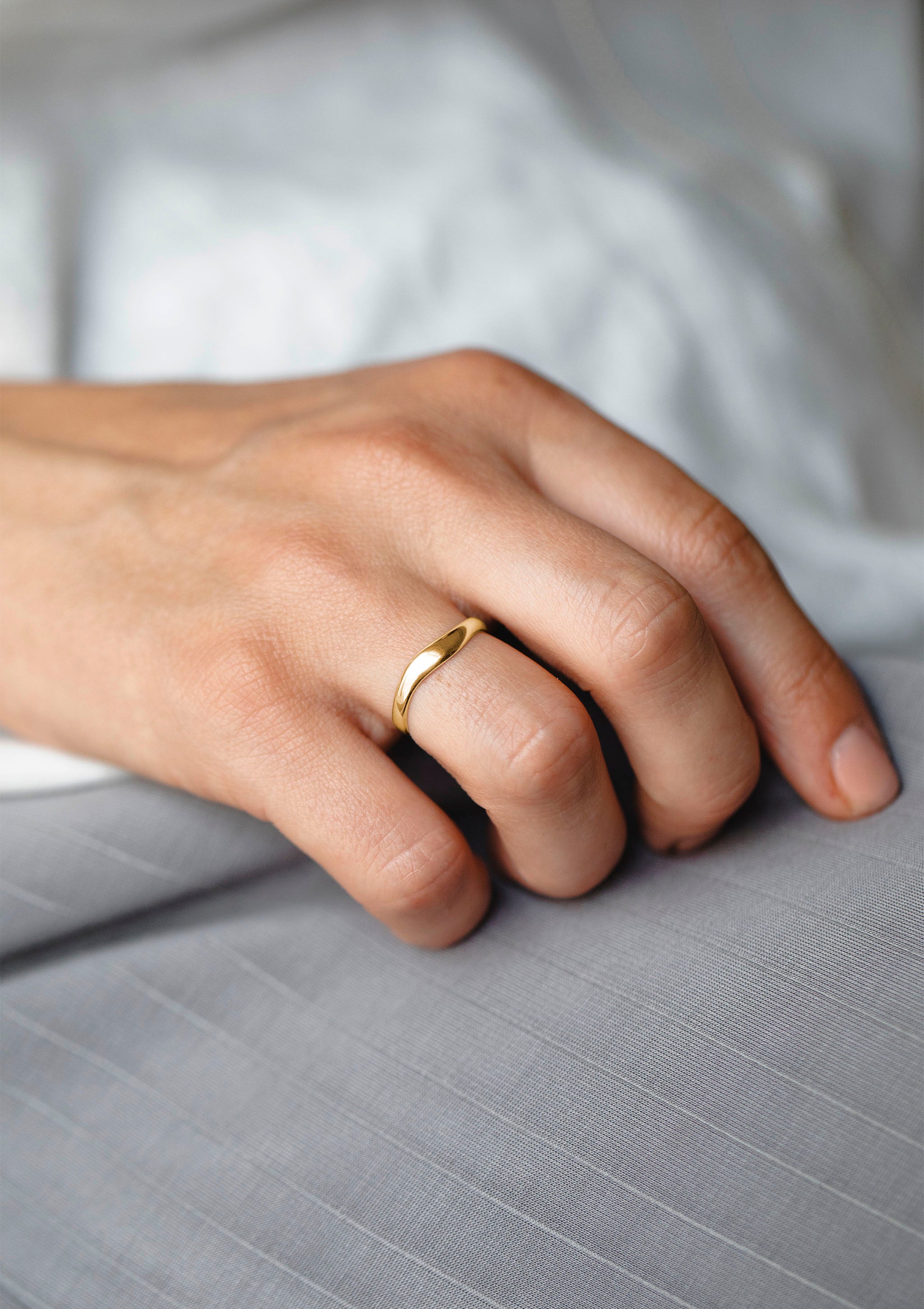 Marea Women’s Ring in solid yellow gold