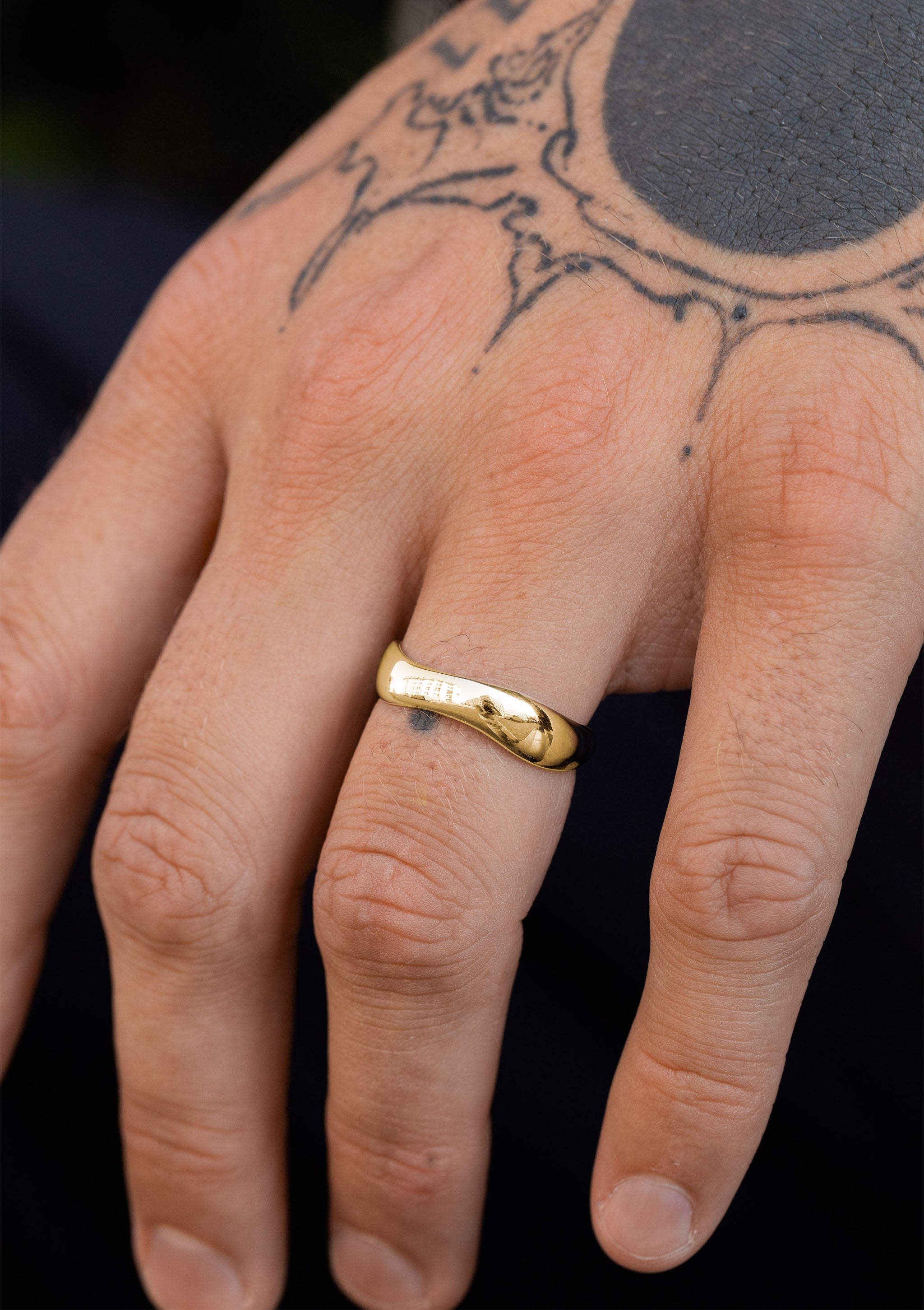 Marea Men’s Ring in solid yellow gold