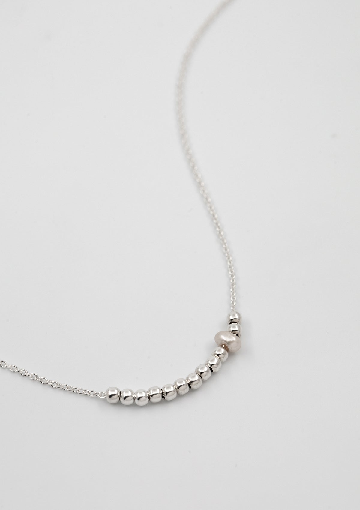 Single pearl choker
