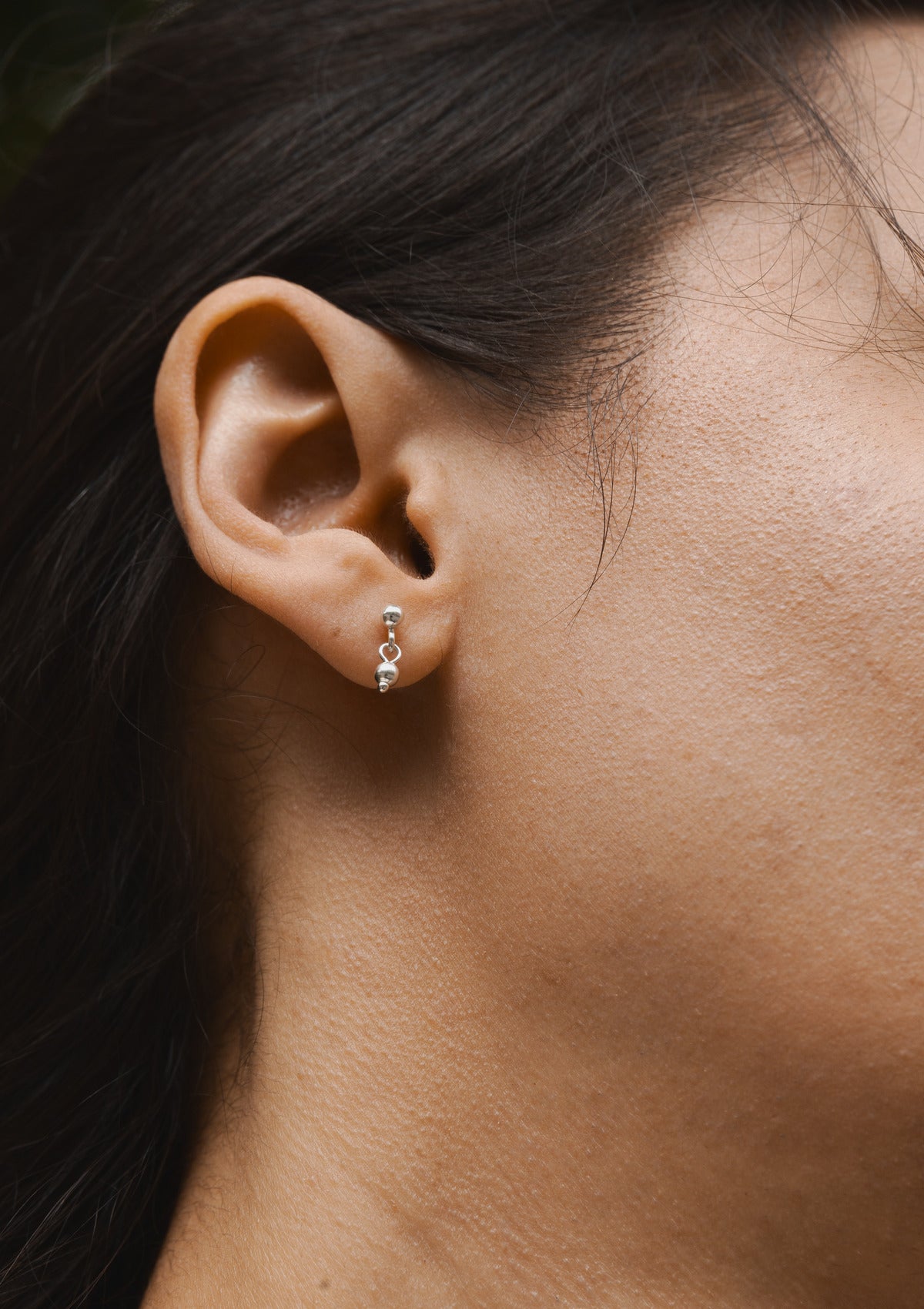 Tiny dew earrings — на теле