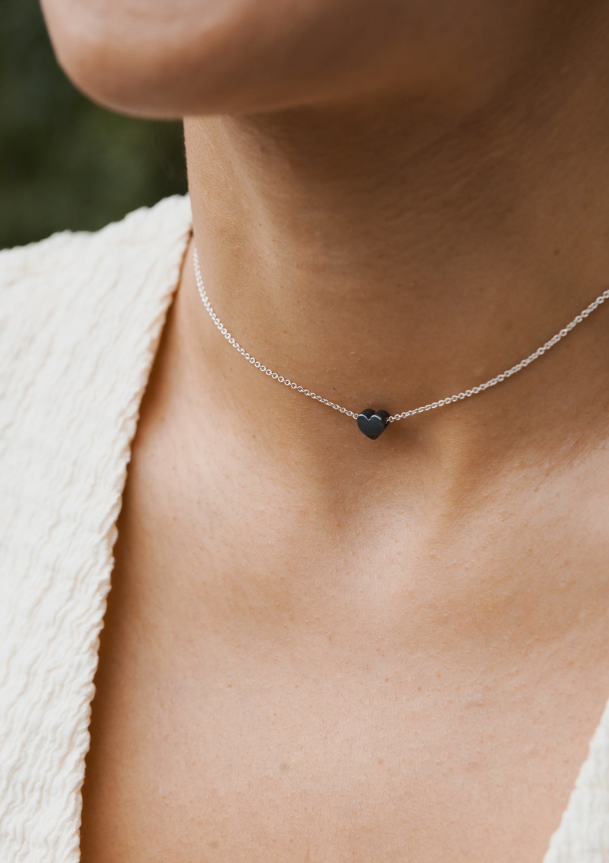 Silver heart choker — на теле