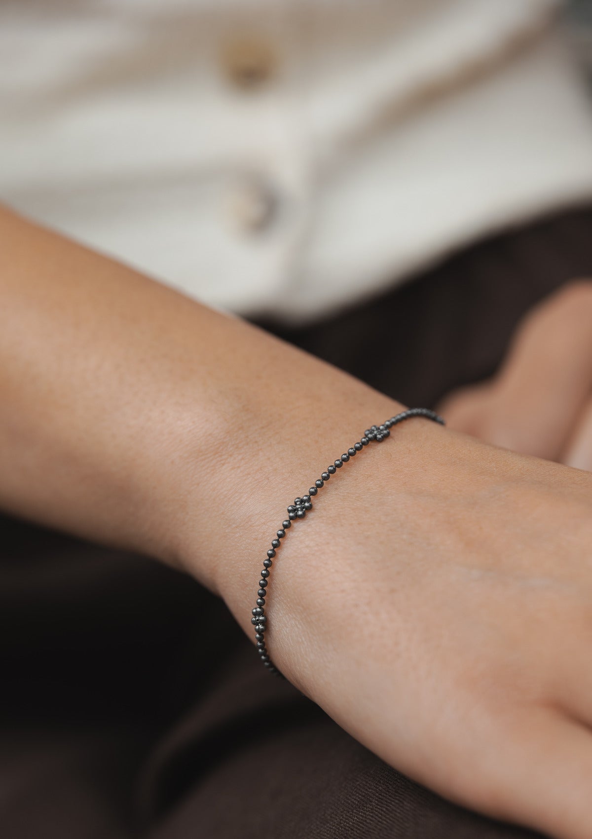Black silver flower bracelet — на теле