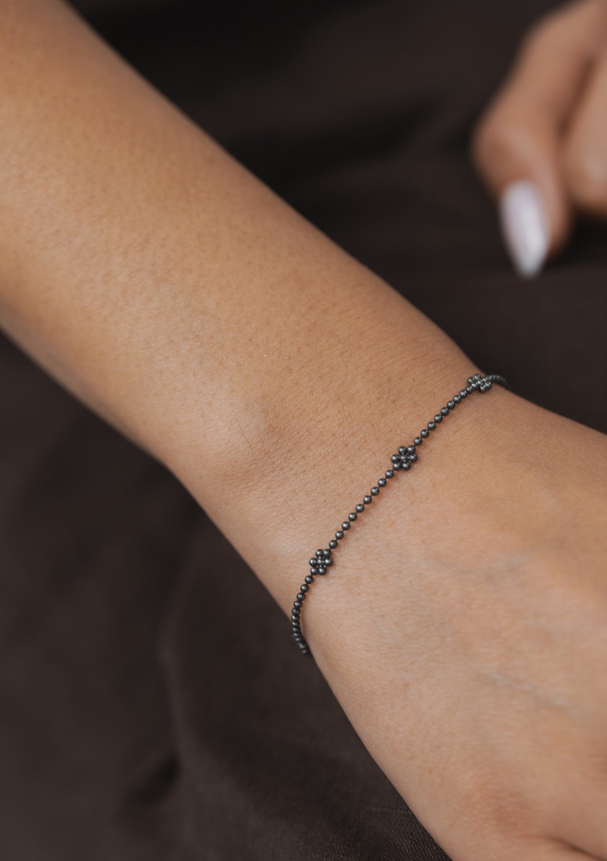Black silver flower bracelet — на теле