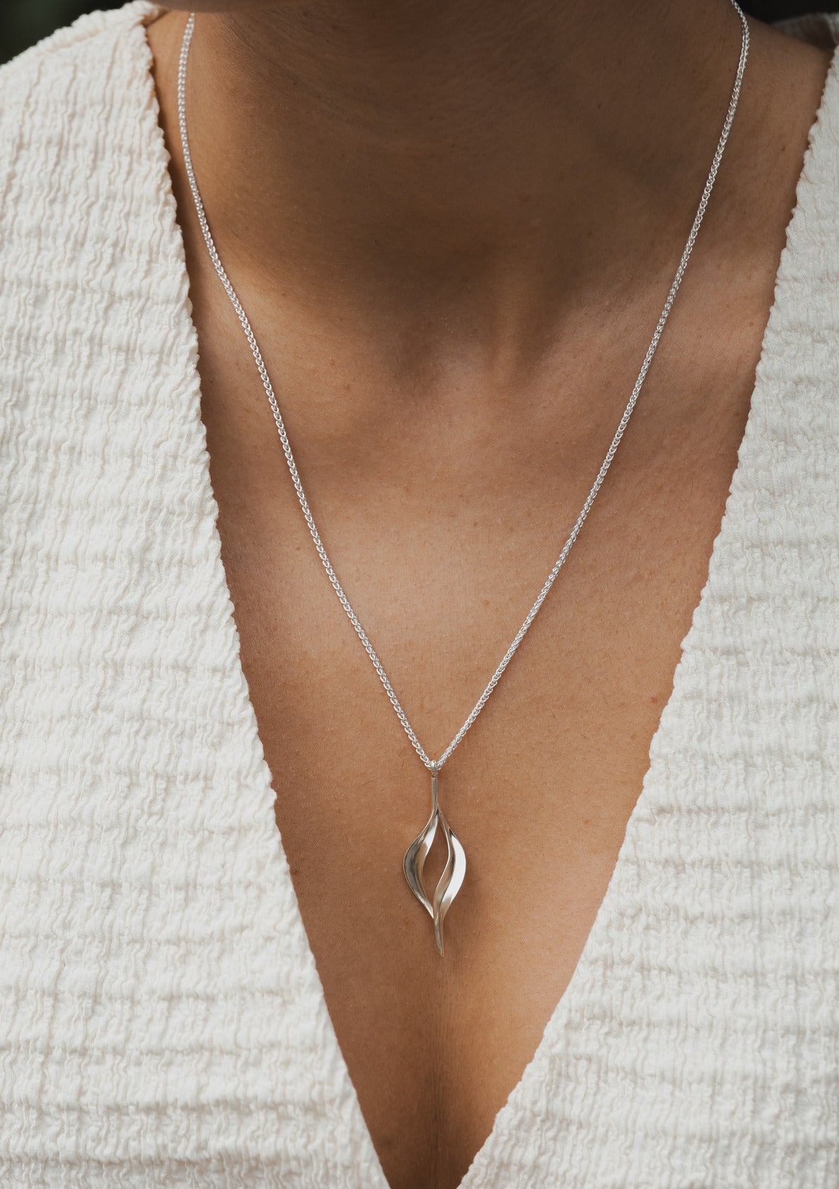 Large thalia necklace — на теле