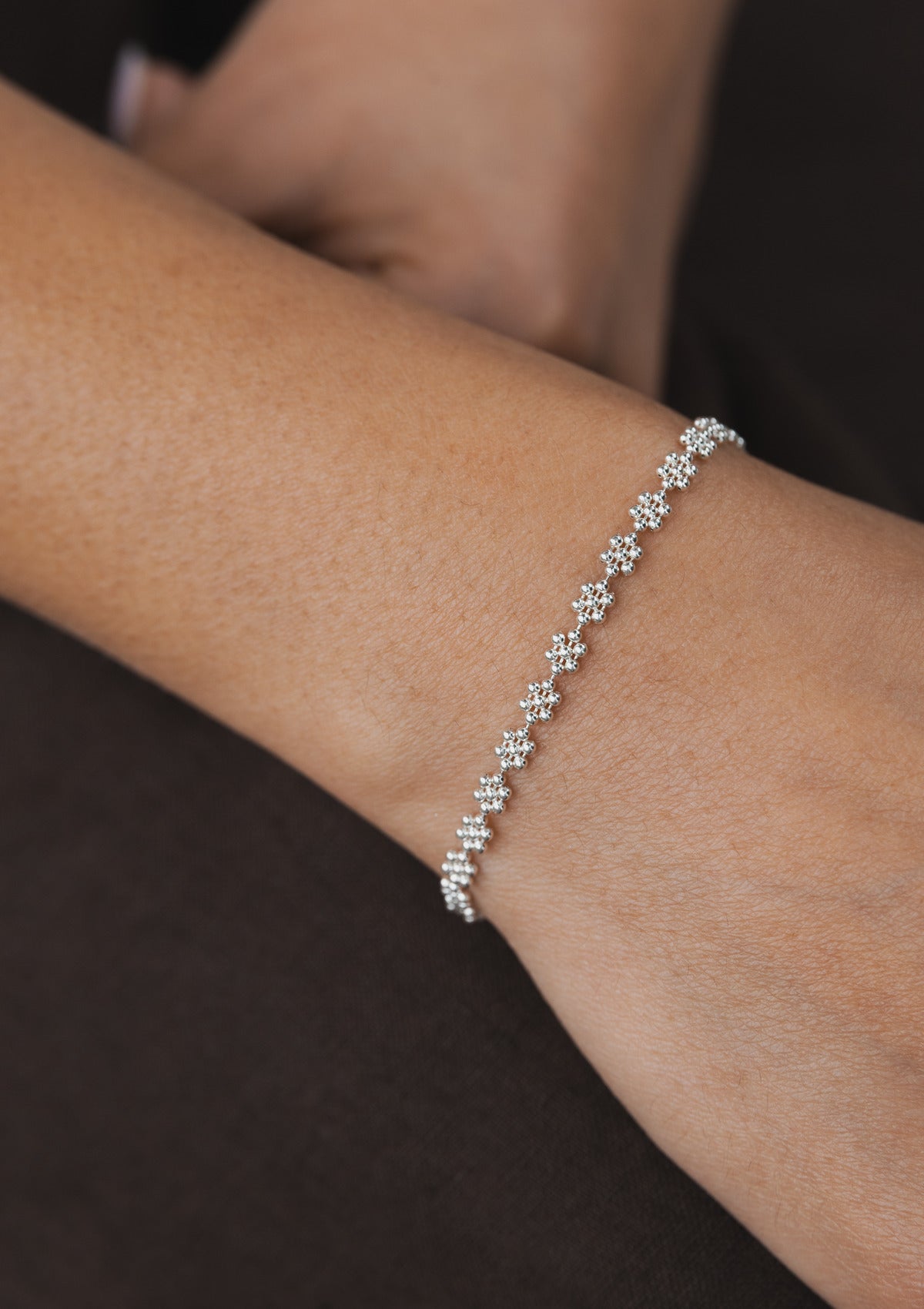 Flower strip bracelet — на теле