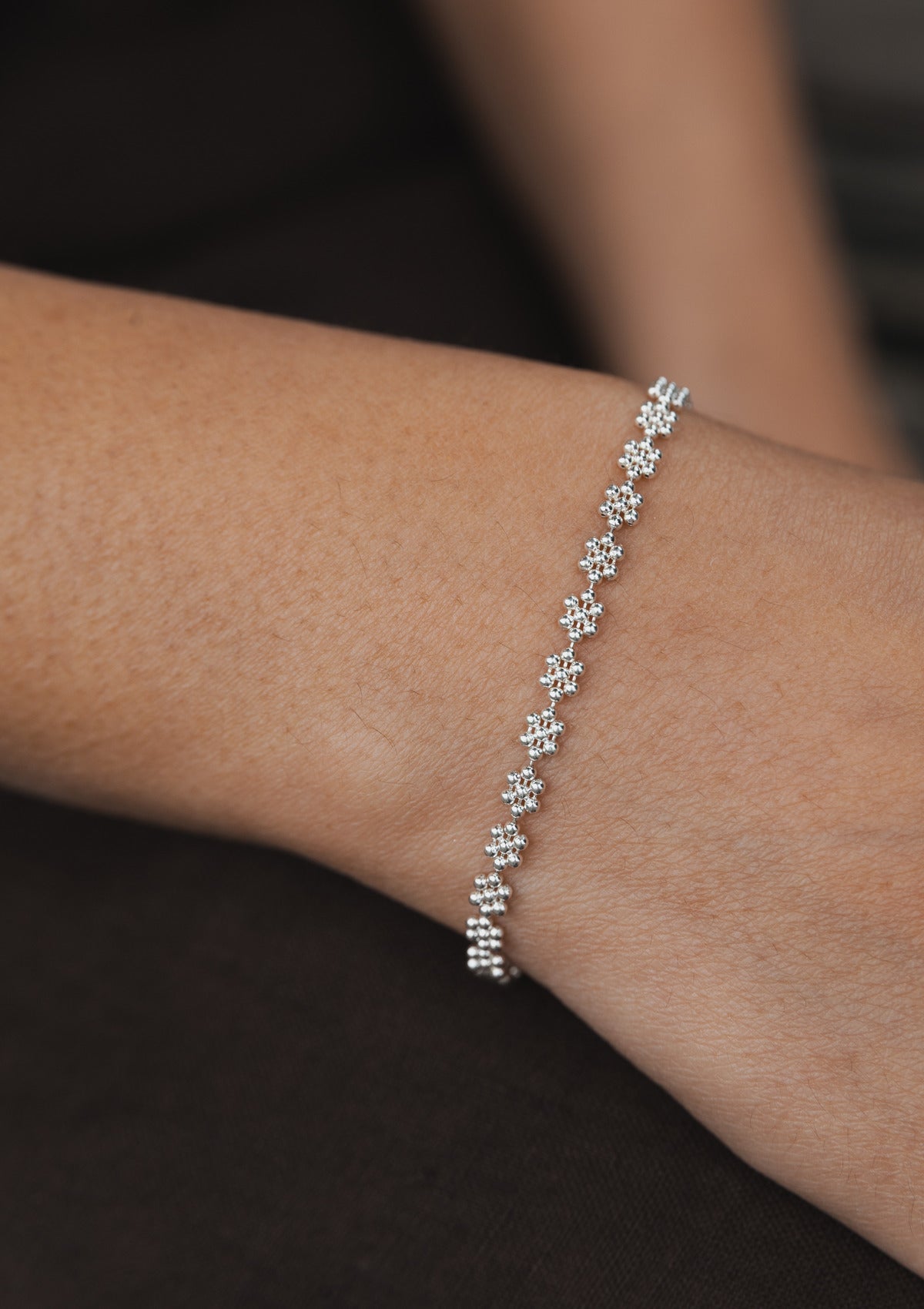 Flower strip bracelet — на теле