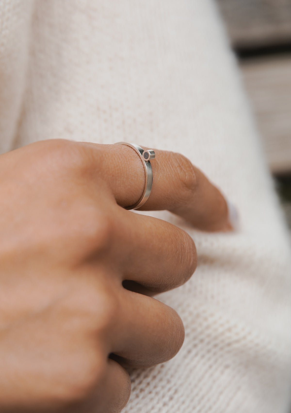 Dot concrete ring — на теле