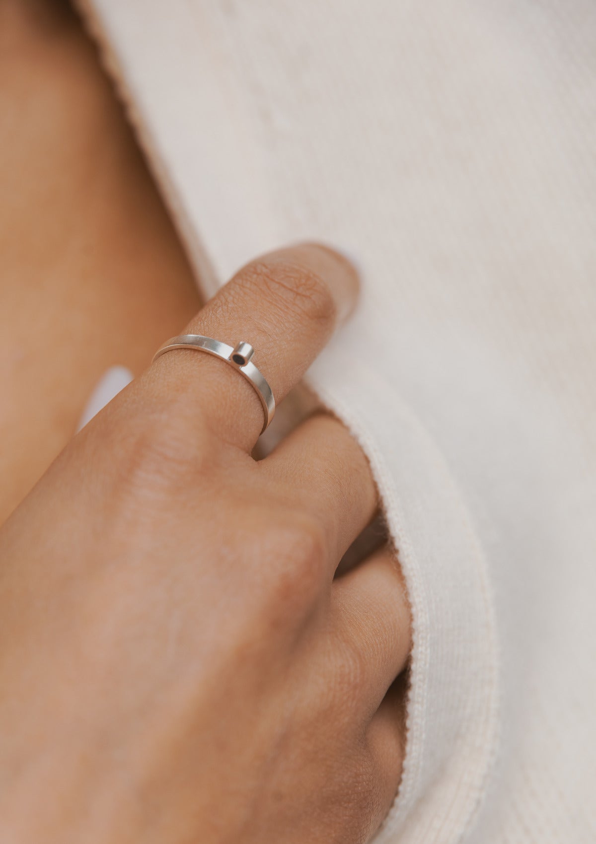 Dot concrete ring — на теле