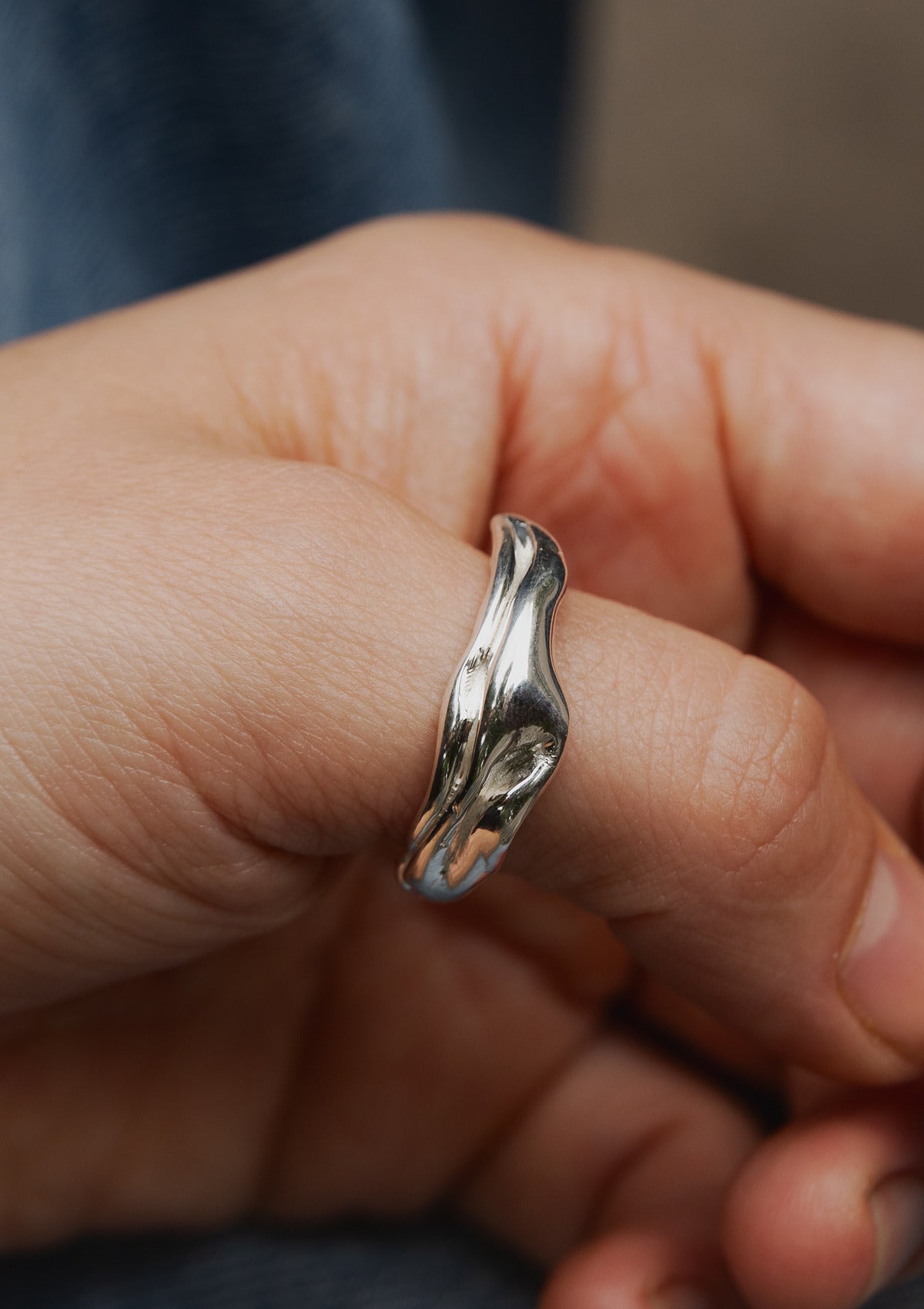 Crumpled textile ring — на теле