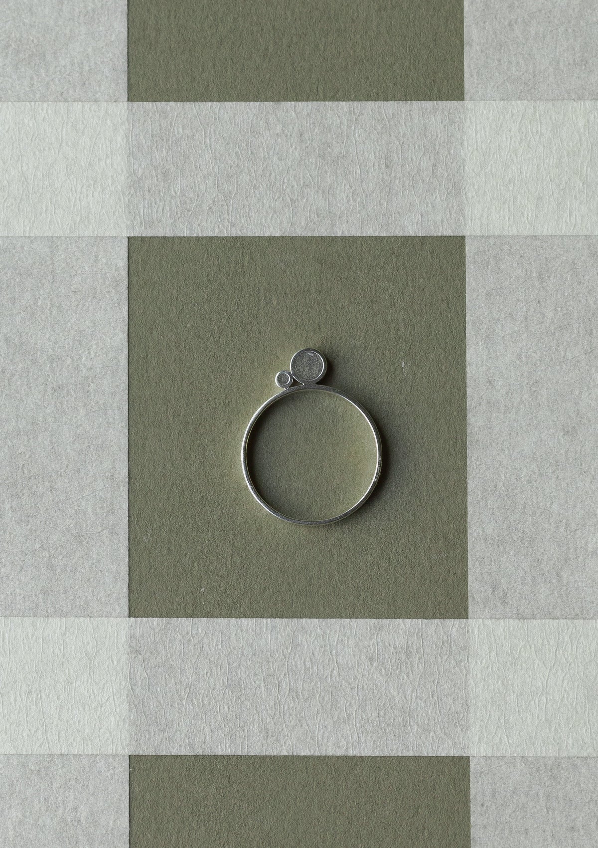 Concrete two circles ring — зелёный со скотчем