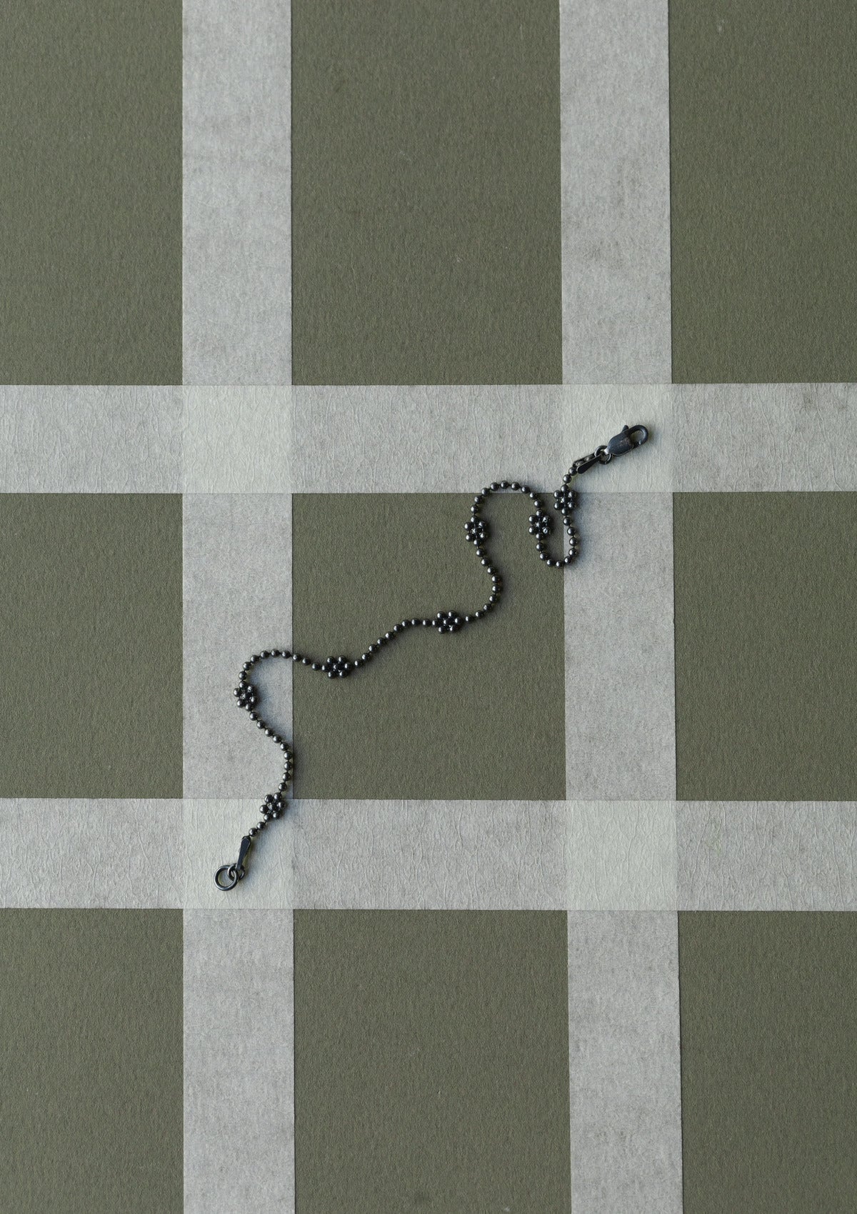 Black silver flower bracelet — зелёный со скотчем