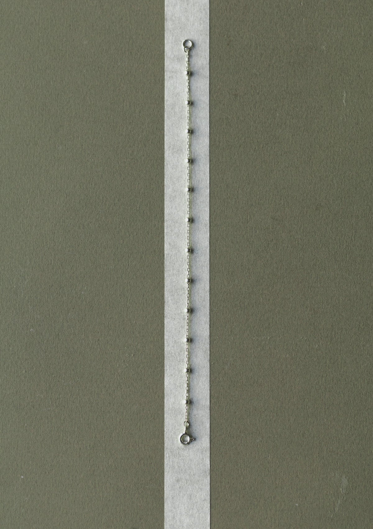 3 mm beaded Bracelet — зелёный фон