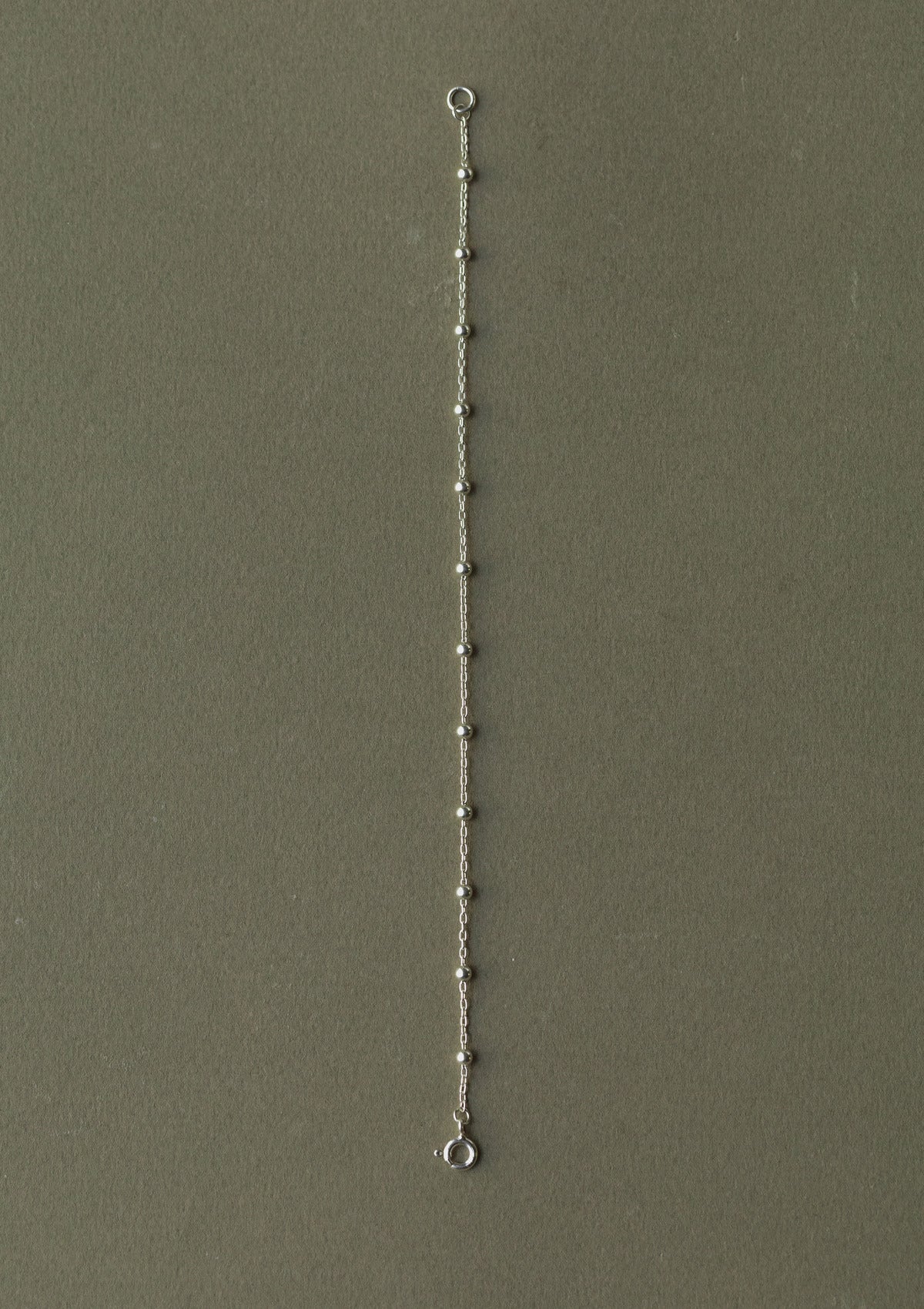 3 mm beaded Bracelet — зелёный фон