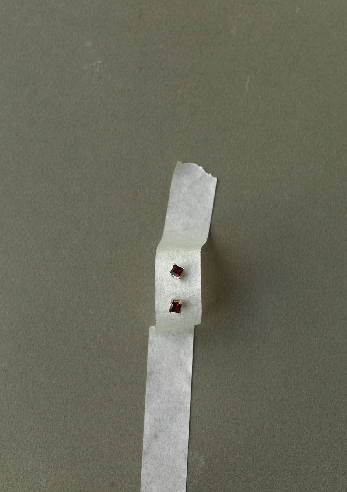 Brown orange zirconia studs — зелёный фон