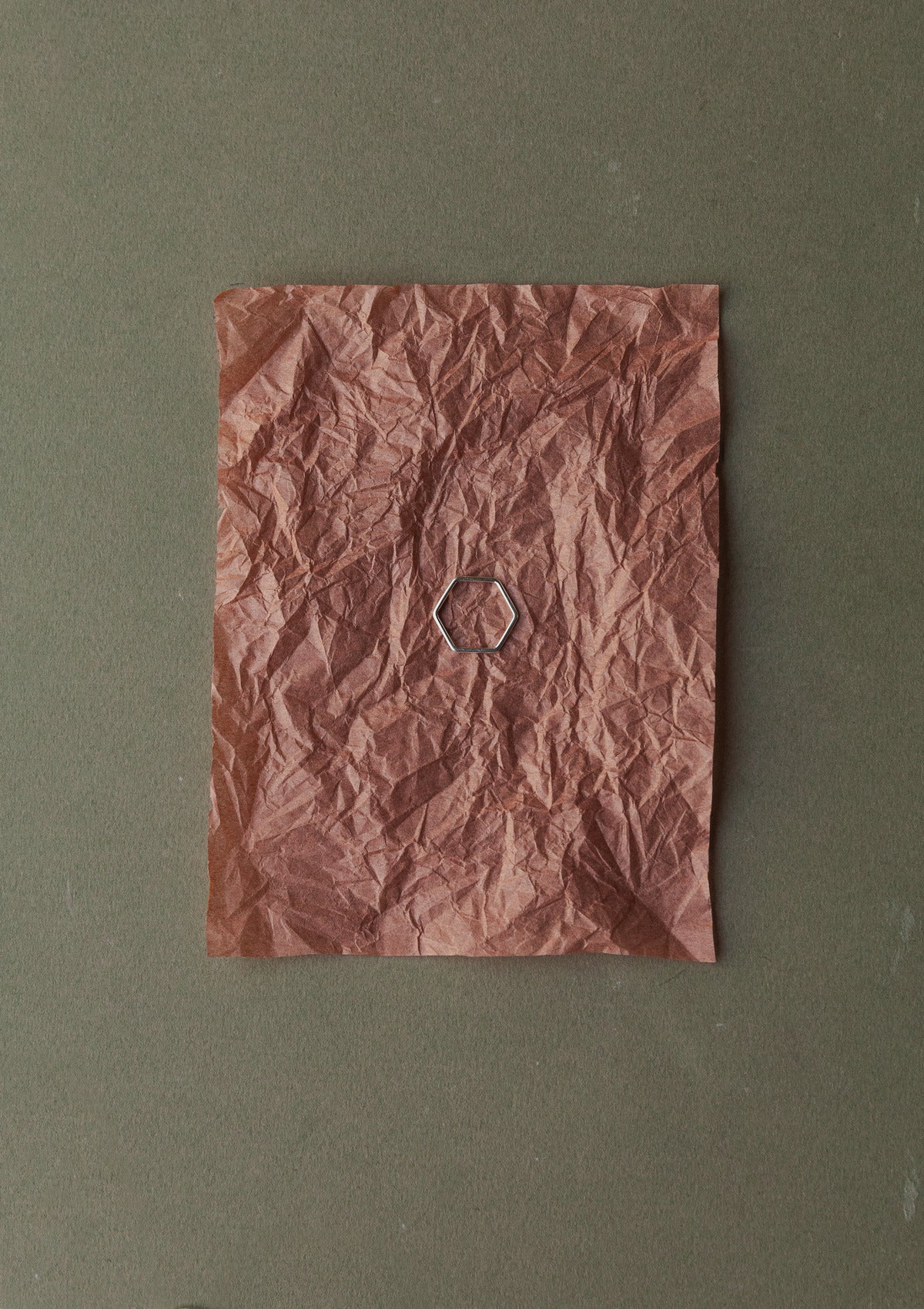 Hexagon ring — зелёный фон