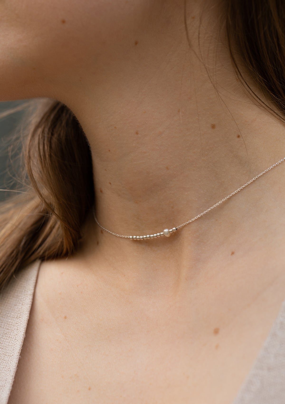 Single pearl choker