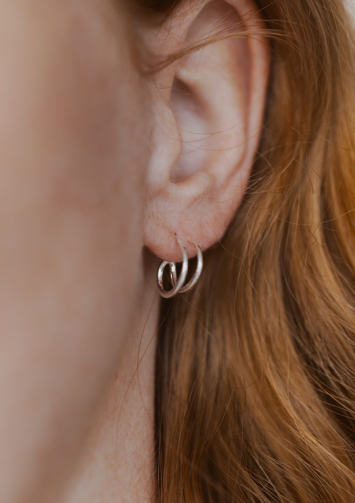 Double hoop stud earrings — на теле