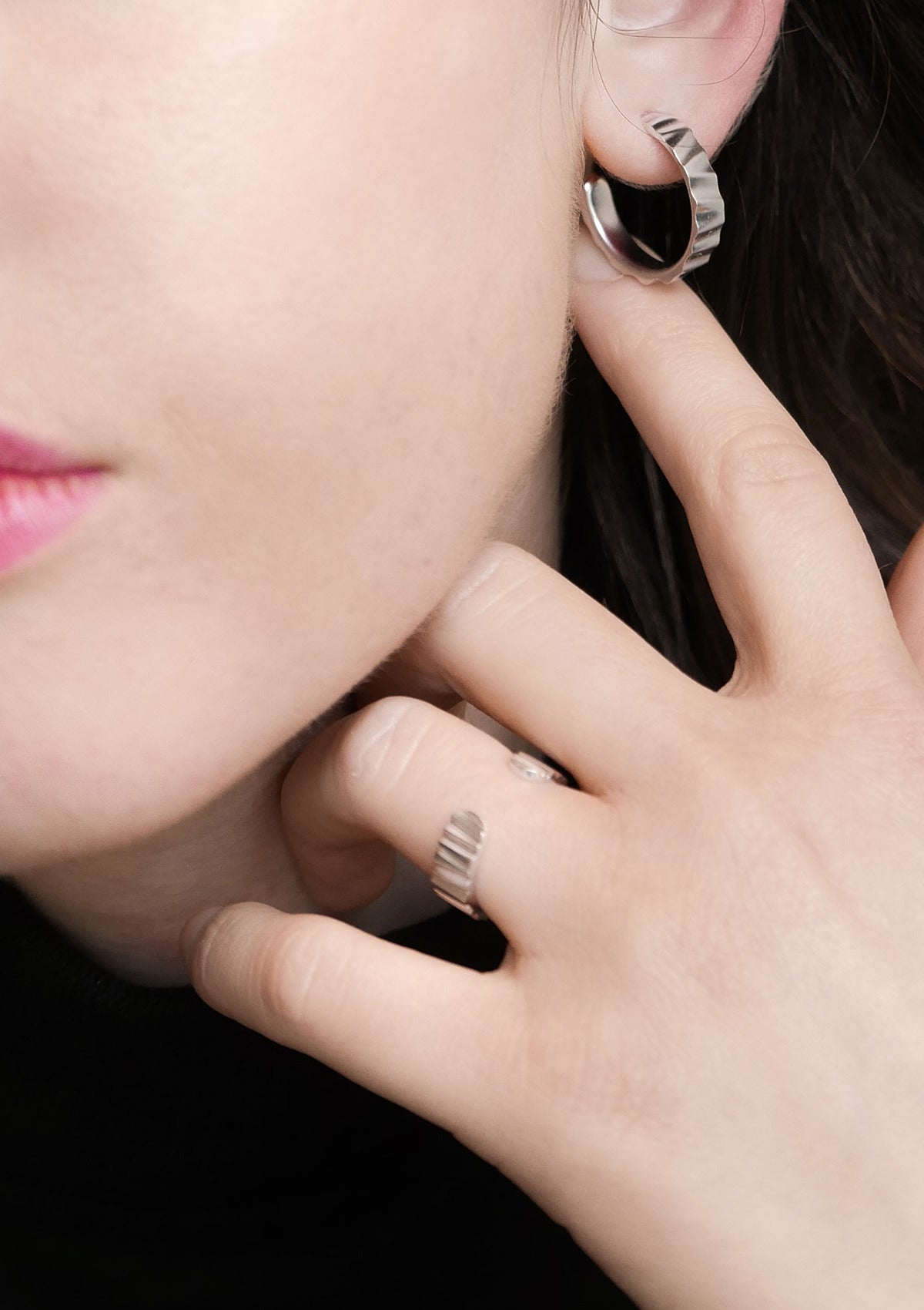 Wave hoop earrings — на теле