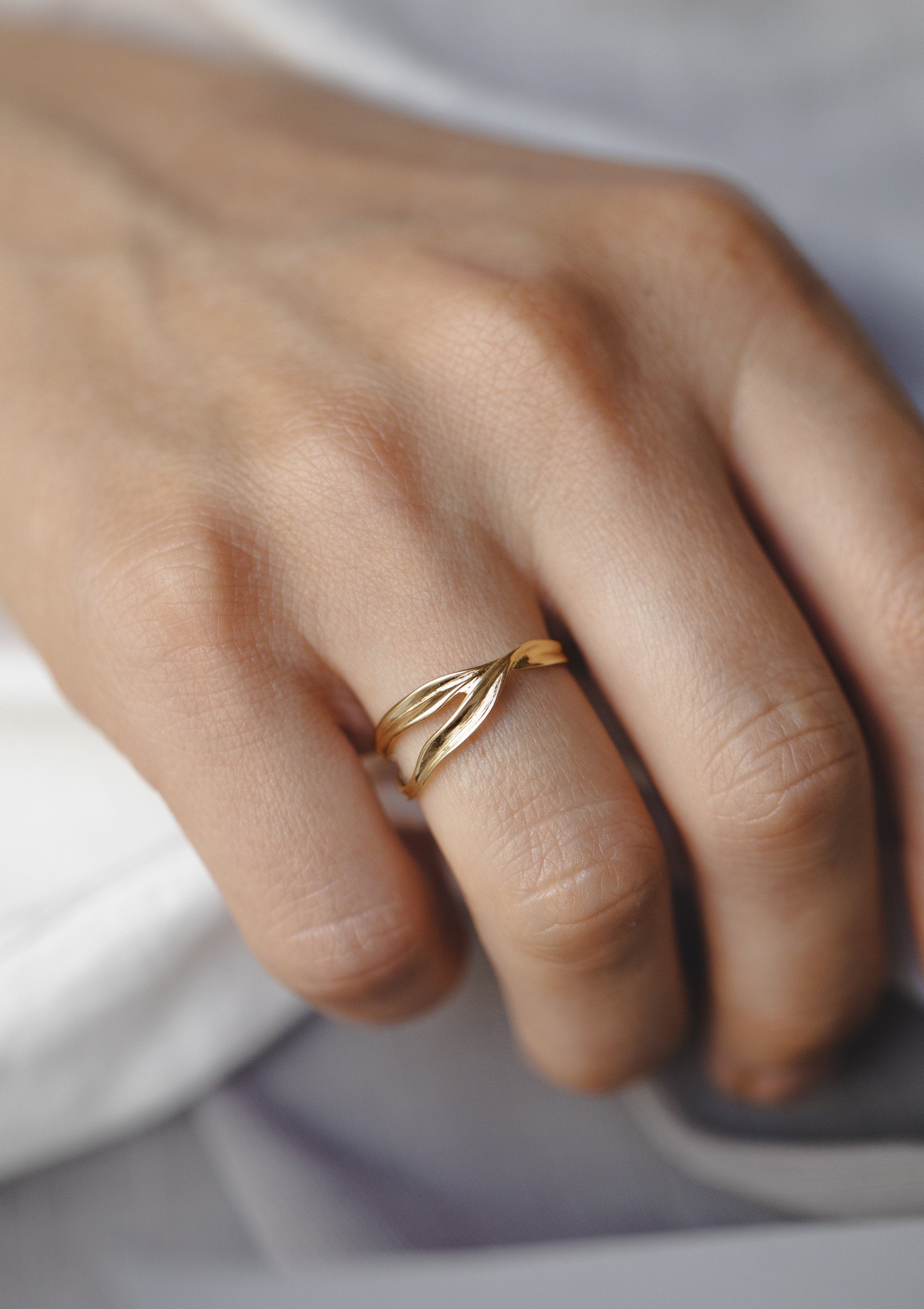 Chloe ring in solid gold