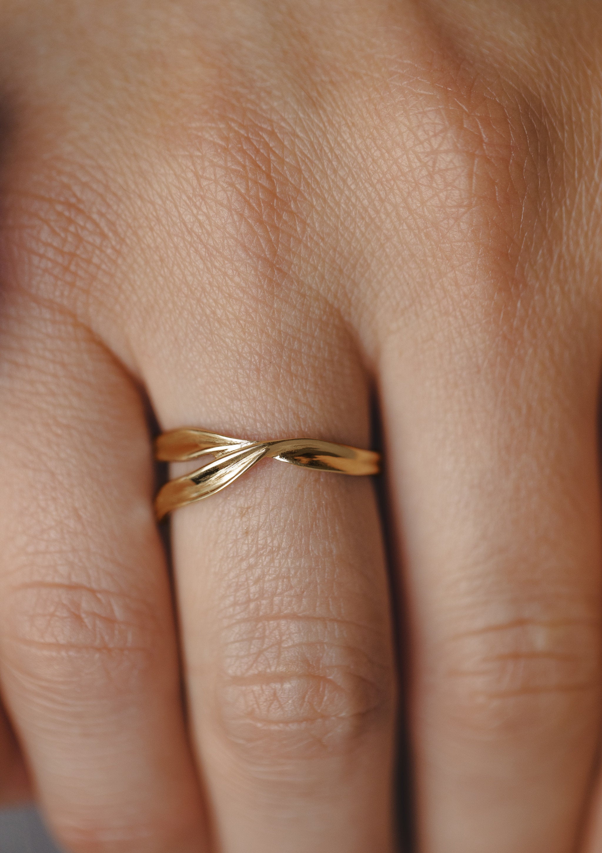 Chloe ring in solid gold