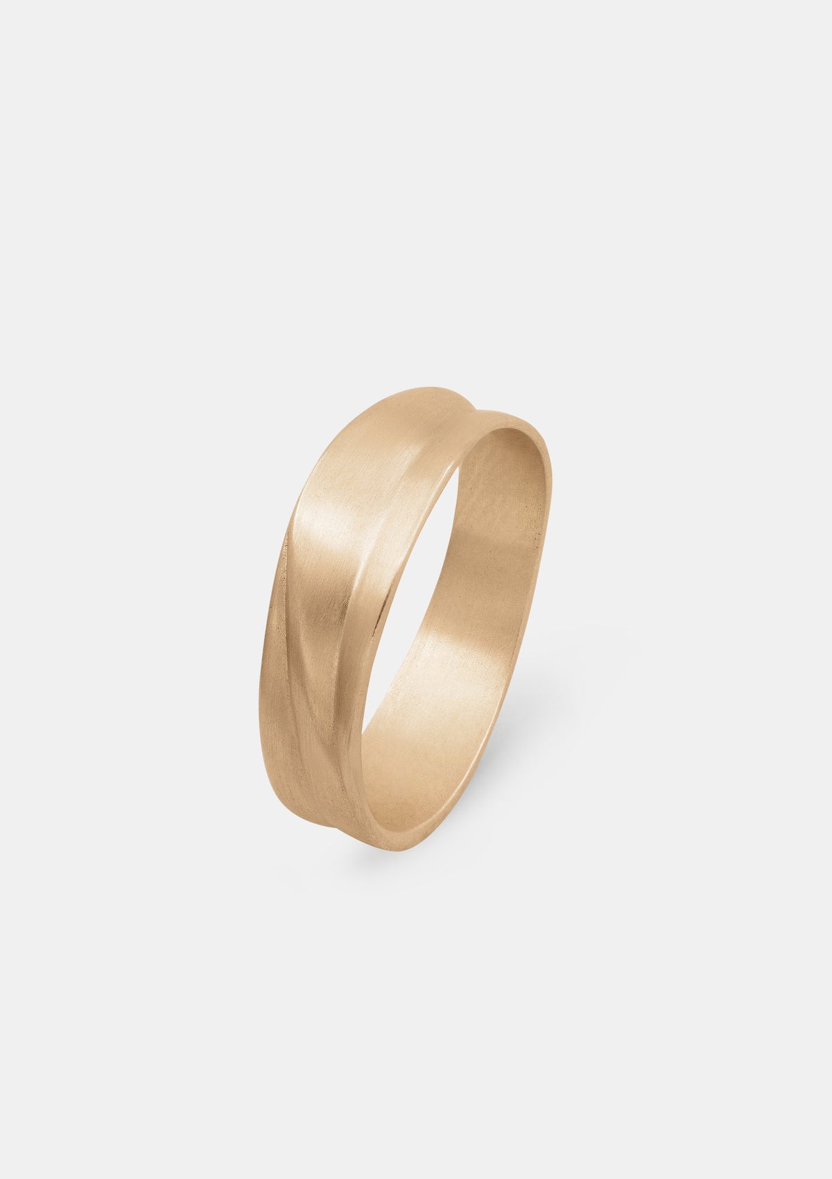 Echo Men’s Ring – Wavy in solid yellow gold