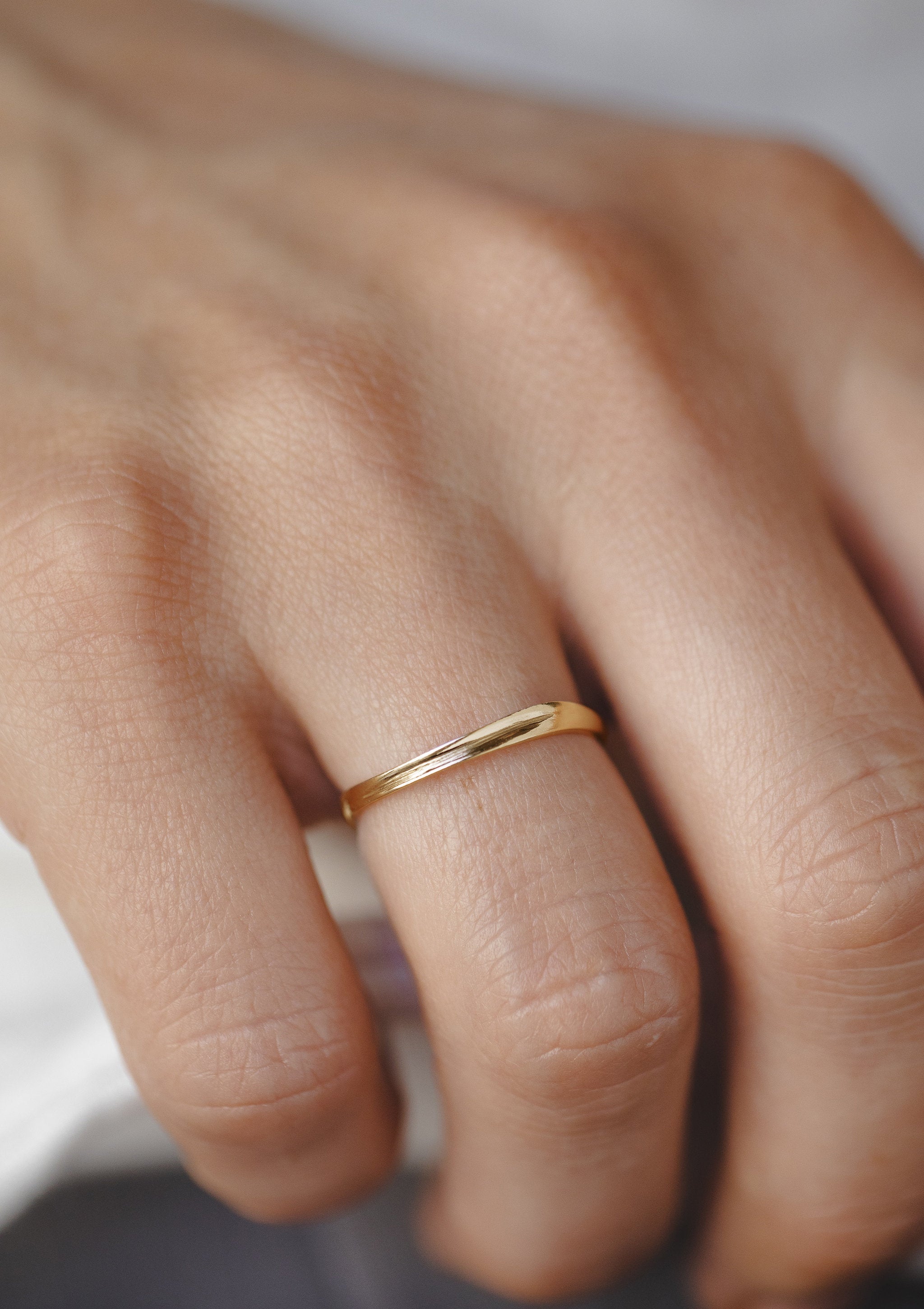 Iris ring in solid gold