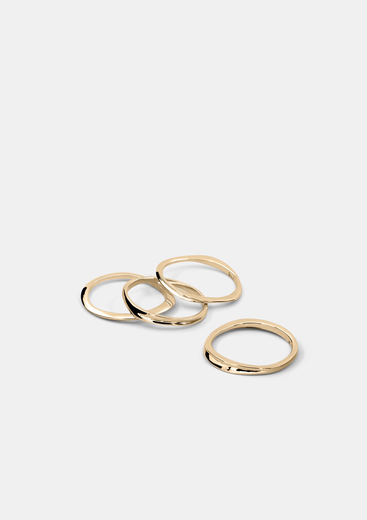 Orea ring set in solid gold