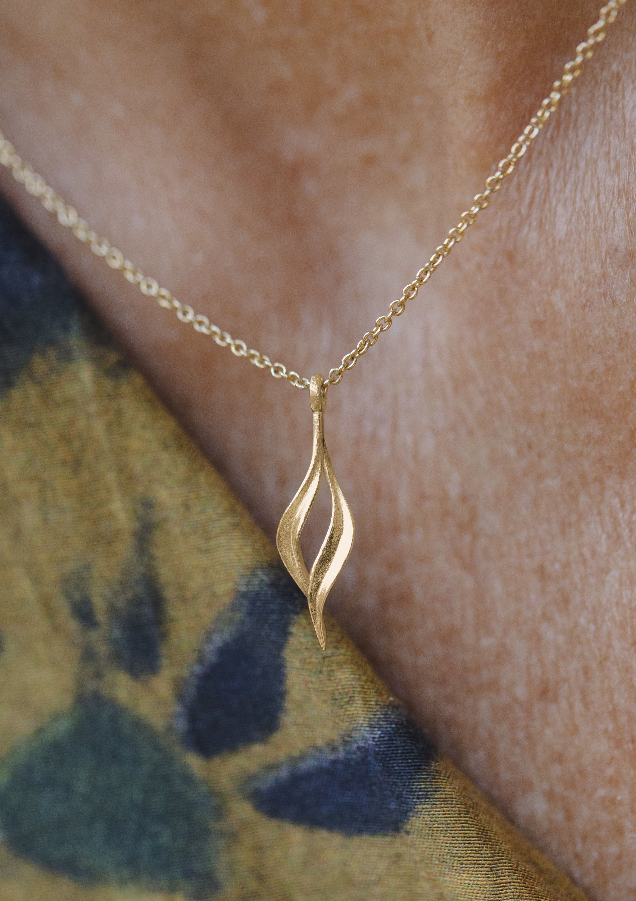 Thalia necklace in solid gold