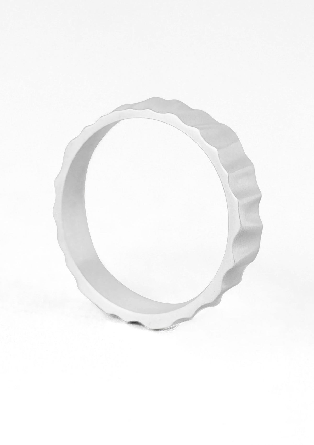 Wave ring in sterling silver by Sofia Kov – product view 2