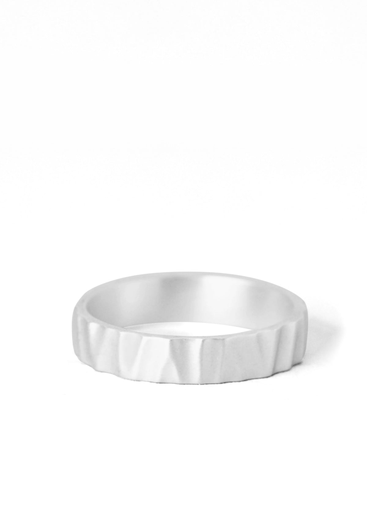 Wave ring in sterling silver by Sofia Kov – product view
