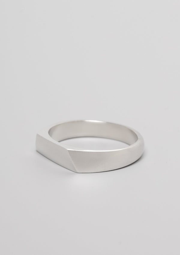 Faceted signet ring