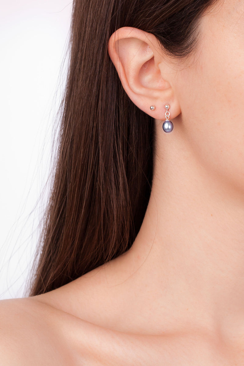 Black pearl stud earrings